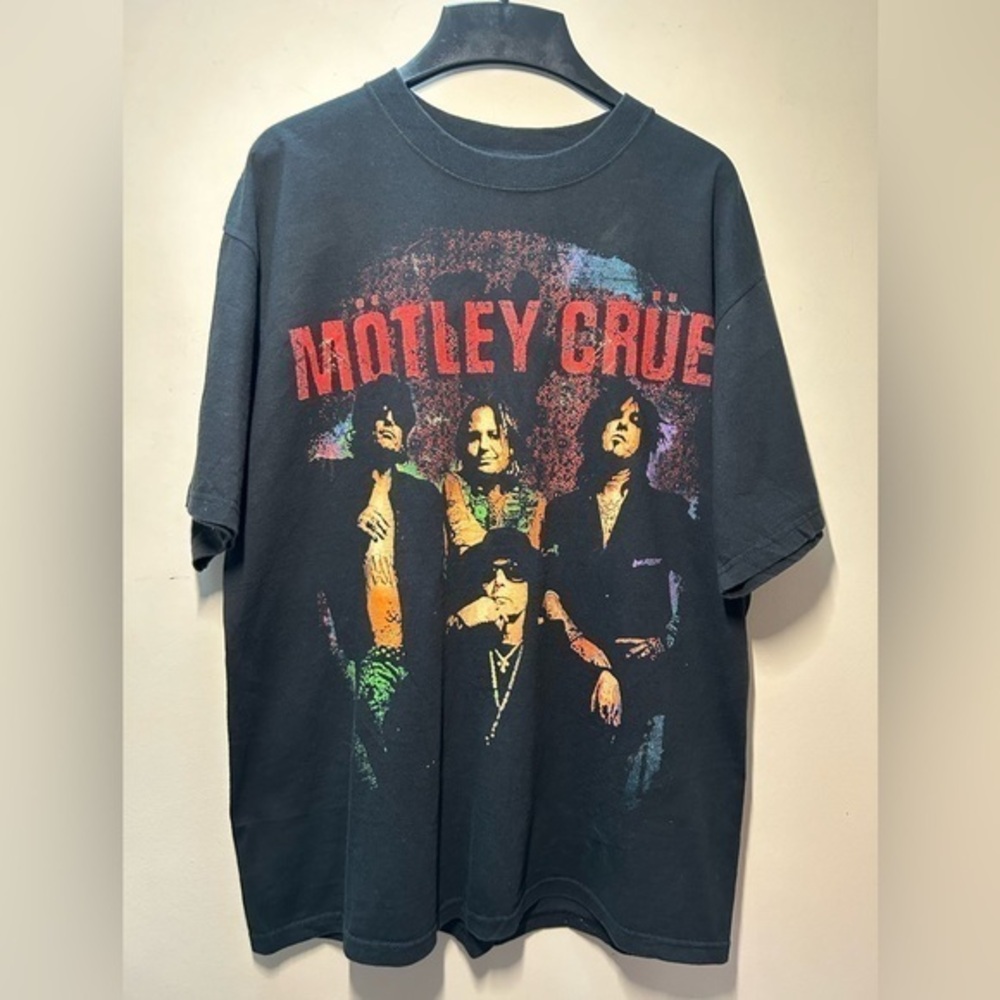 Mötley Crüe Red, White & Crüe Tour 2005 Graphic Tee Medium